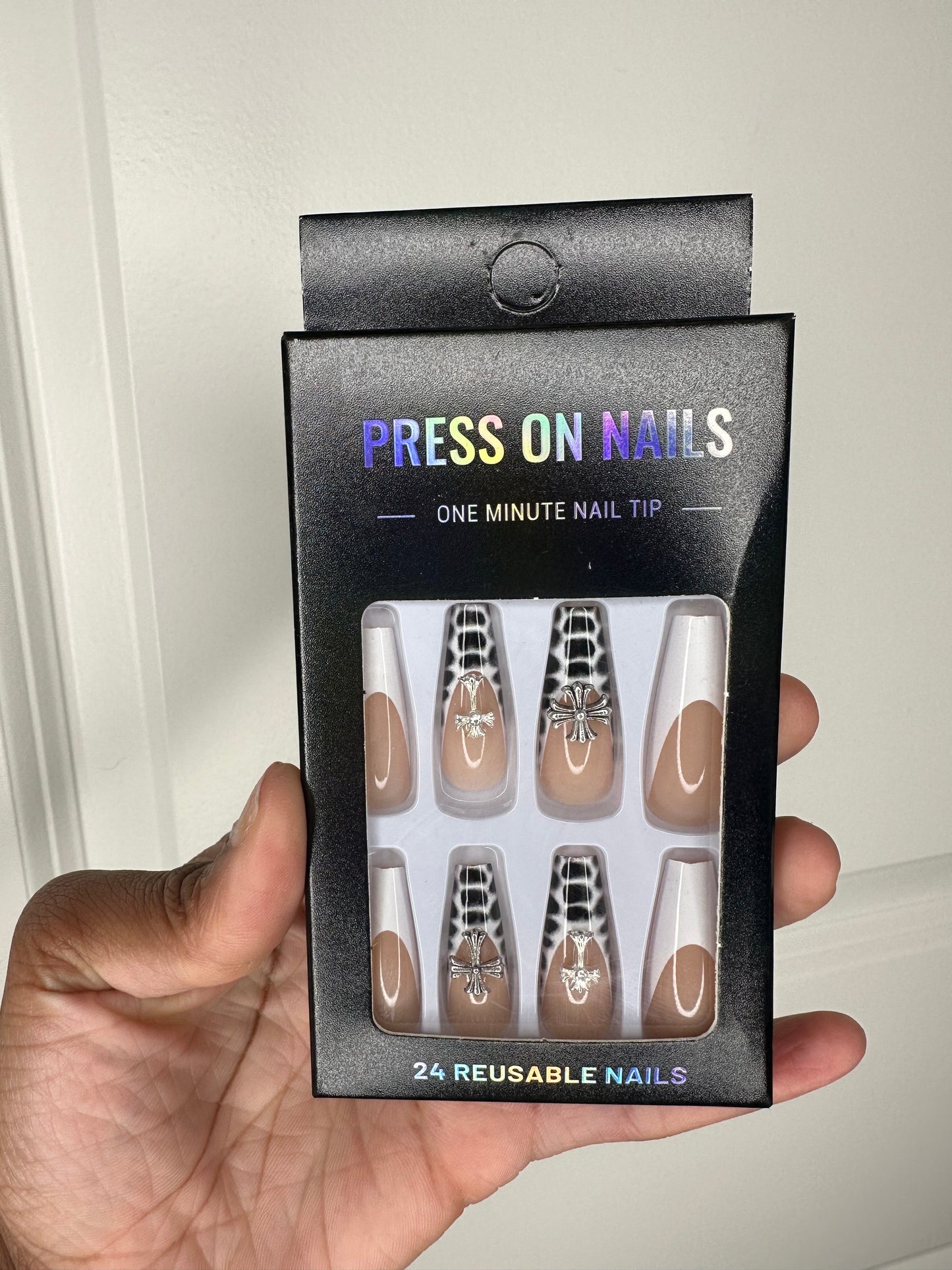 BLACK & WHITE FRENCH TIP PRESS ON NAILS